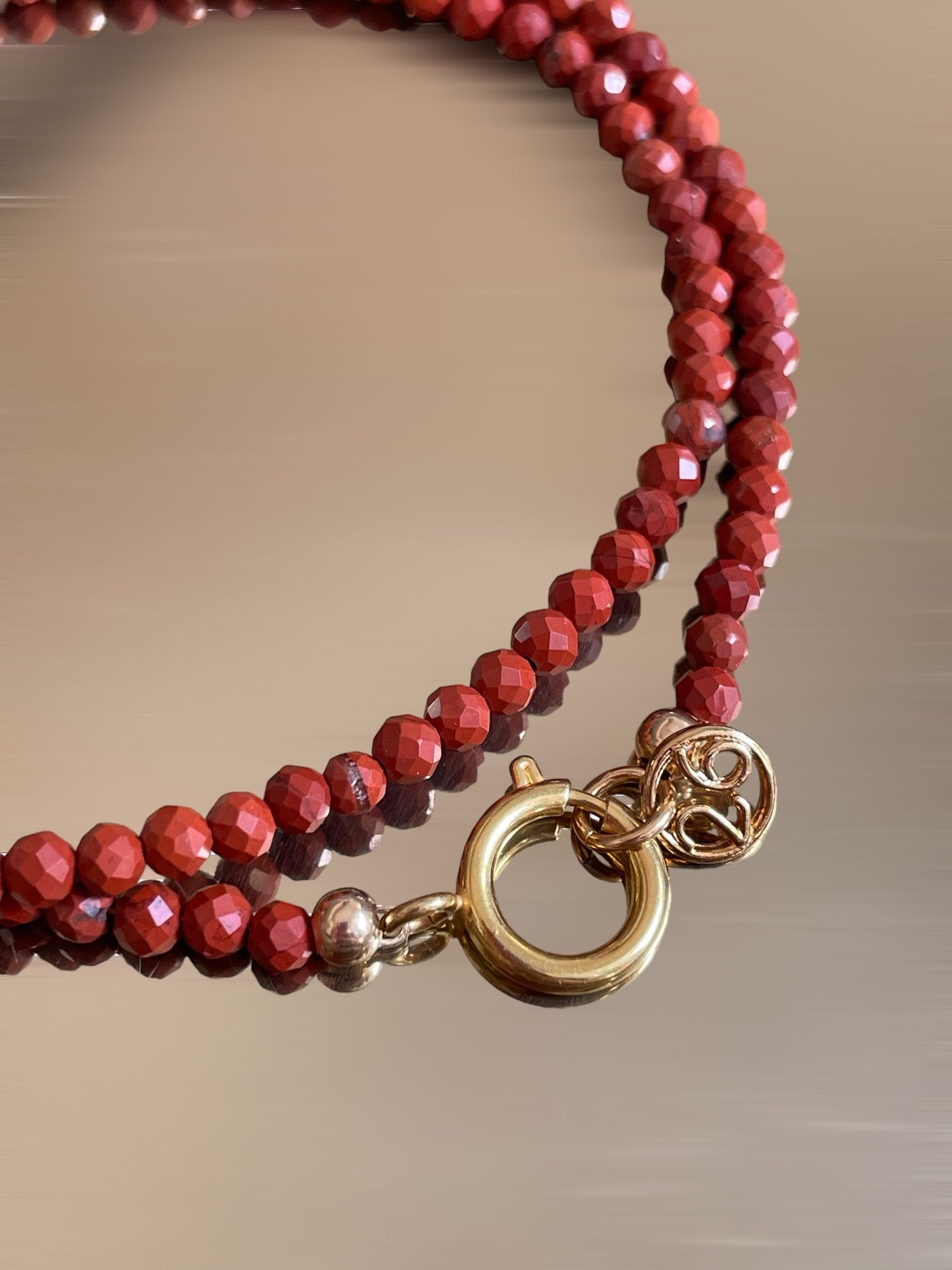 Collier Pietra Redstone